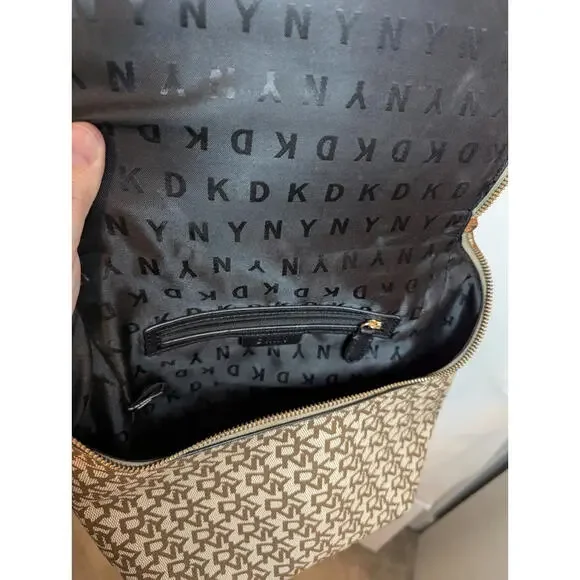 DKNY Bradee Signature Backpack Bag Flap Closure Logo Pattern Beige Original - Picture 7 of 9